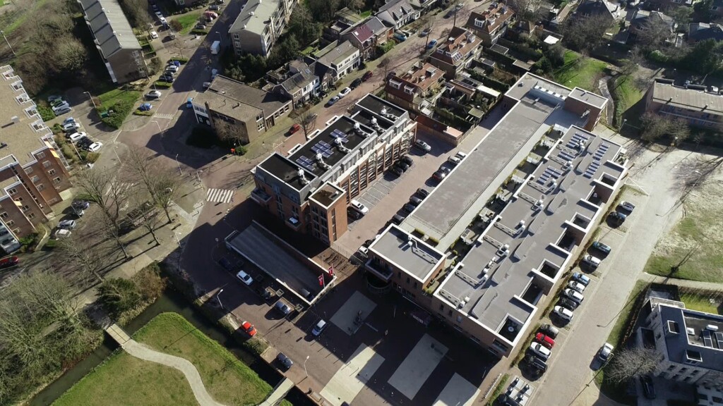 Centrum Santpoort-Zuid rommelig en versteend