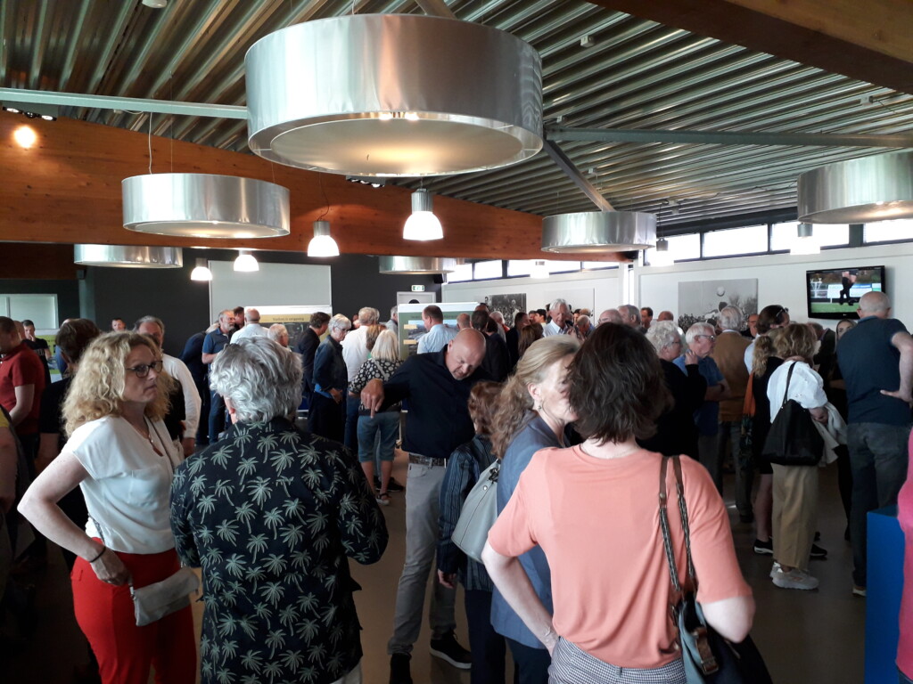 Drukke informatiebijeenkomst vernieuwingsplannen Telstarstadion