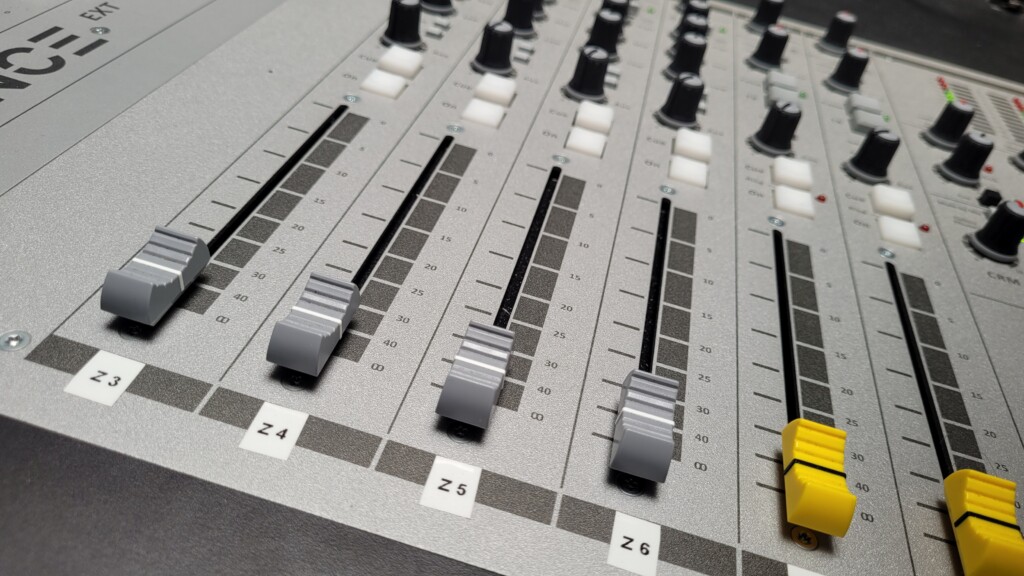 Herstart op donderdag van het live radioprogramma ‘Helden van Velsen’