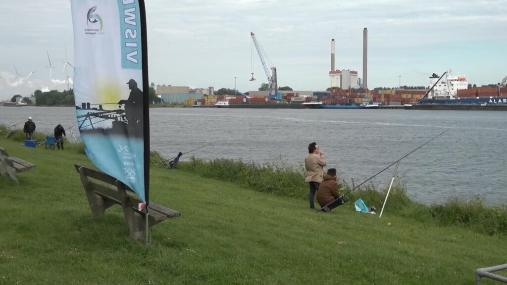 Strandprutsers hengelen geld binnen voor Kika