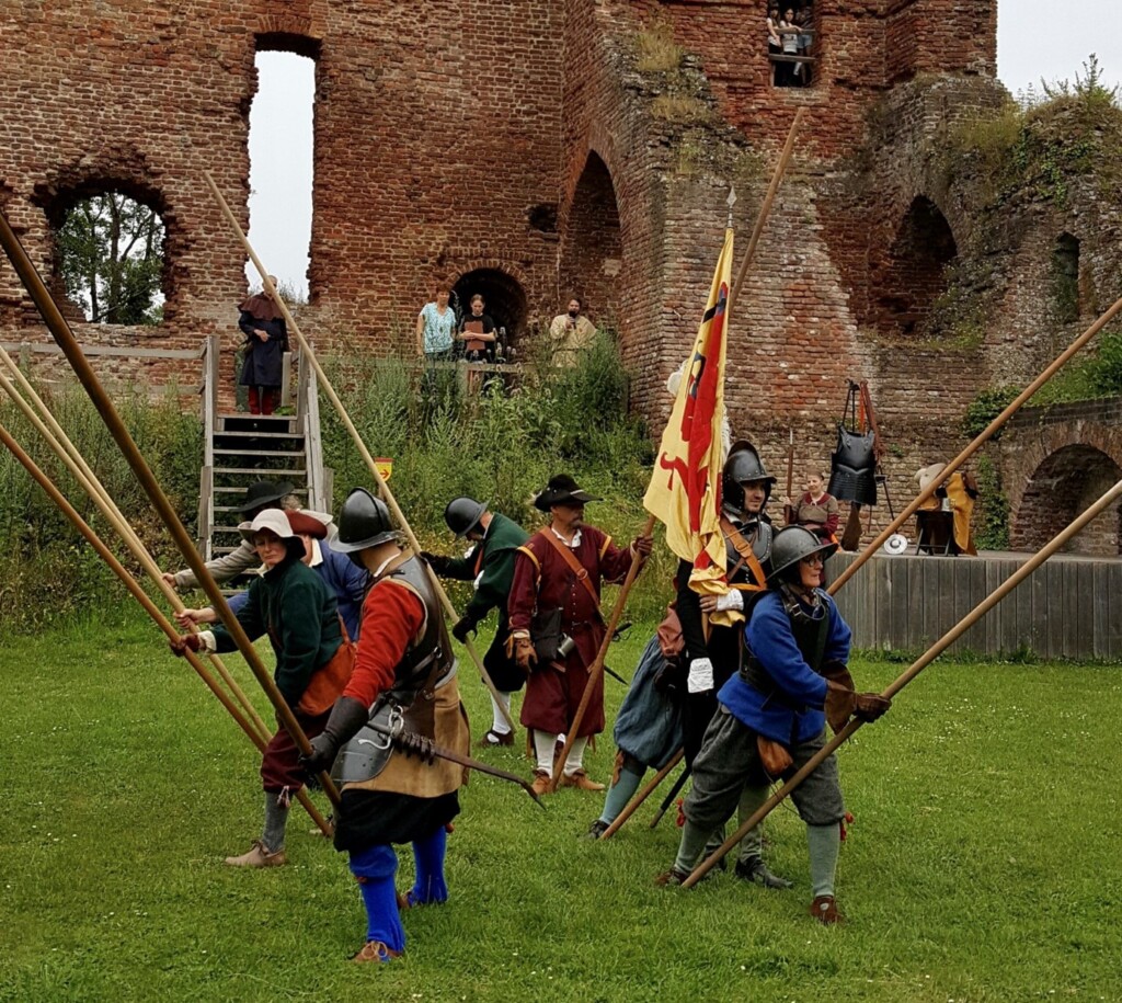 Spiesdraegers & Geuzen op bezoek bij Brederode