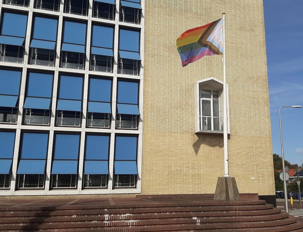 Velsen viert Coming Out Day in Stadsschouwburg