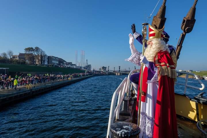 Sint komt op 12 november per boot aan in IJmuiden