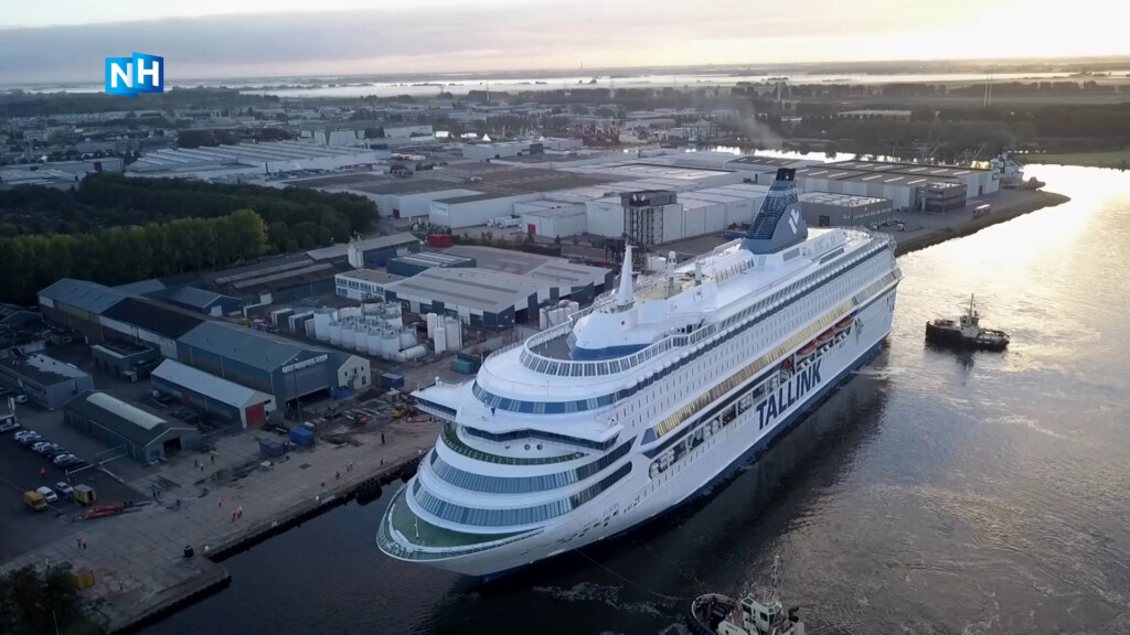 Mag het asielschip toch langer blijven? Velsen-Noord mag erover stemmen
