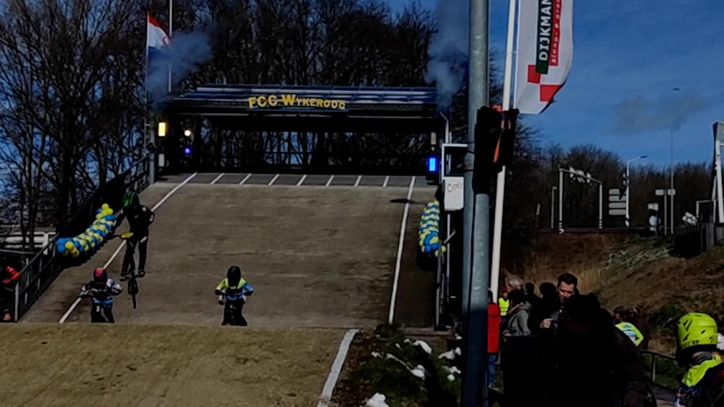 Opening van de vernieuwde BMX-baan van FCC Wijkeroog in Velsen Noord