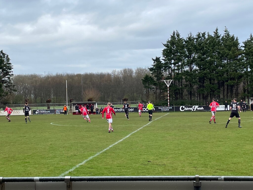 Stormvogels superieur in een derby die eigenlijk geen derby was