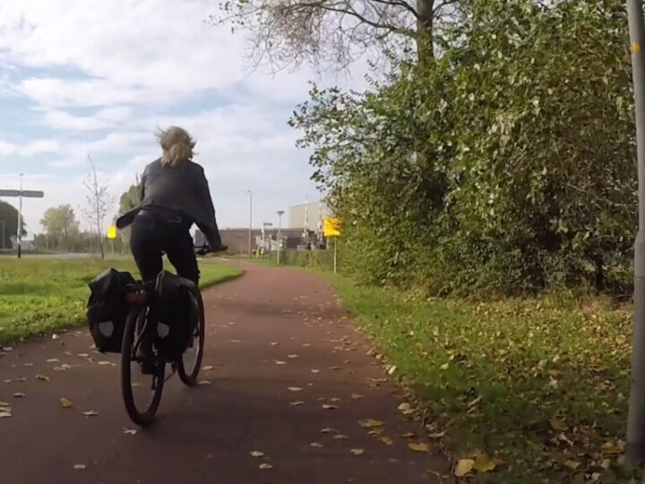 Fiets voor lokale goede doelen en gratis producten