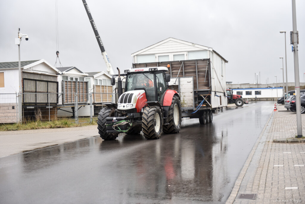 Strandhuisjes weer verplaatst naar kleine strand