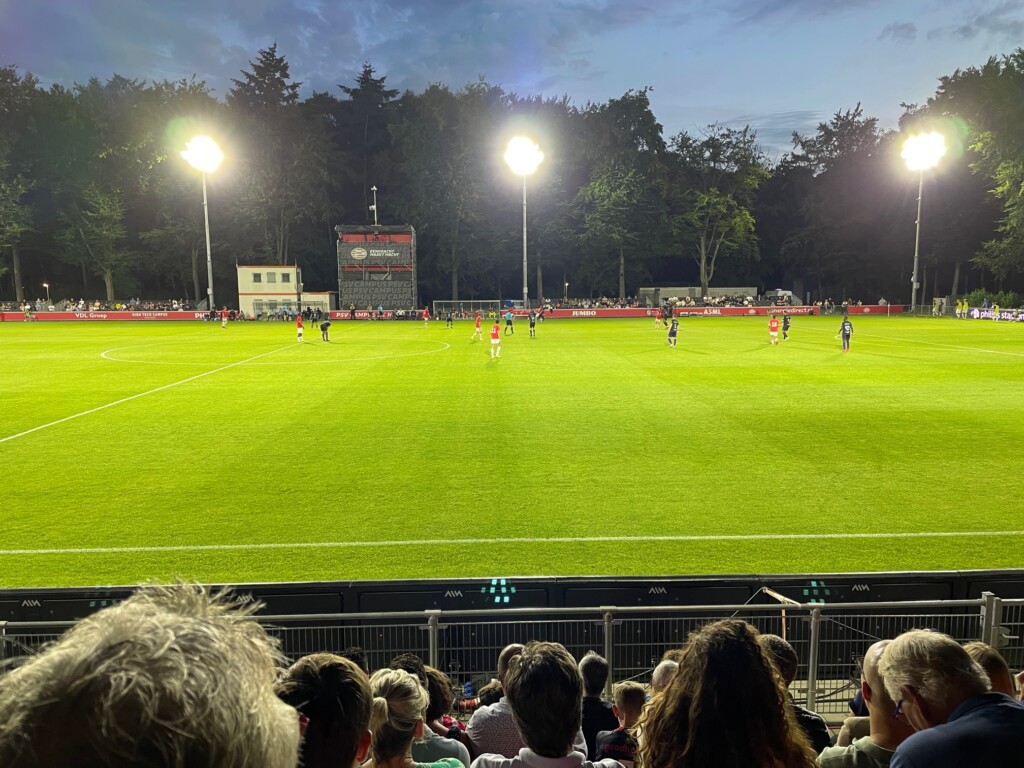 Telstar de complimenten, Jong PSV de punten
