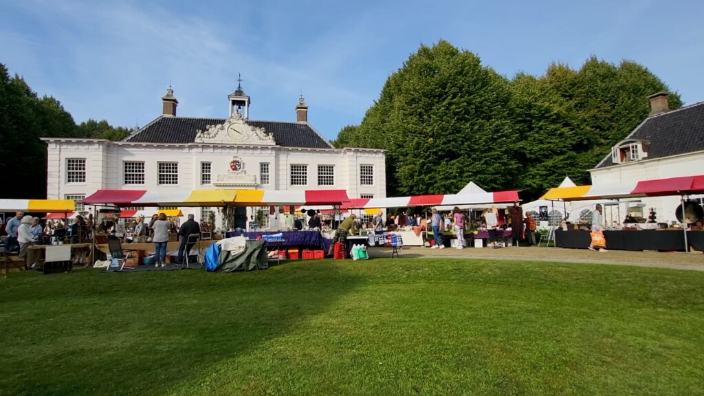 Brocante en curiosamarkt op Beeckestijn feest voor het oog