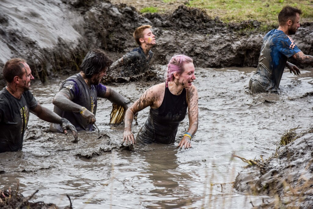 Bloed, zweet en modder in Spaarnwoude tijdens Strong Viking Run