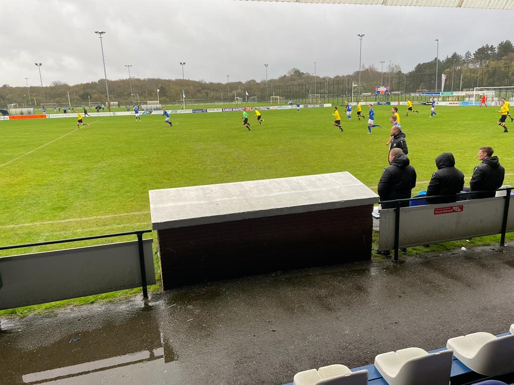 Stormvogels declasseert koploper