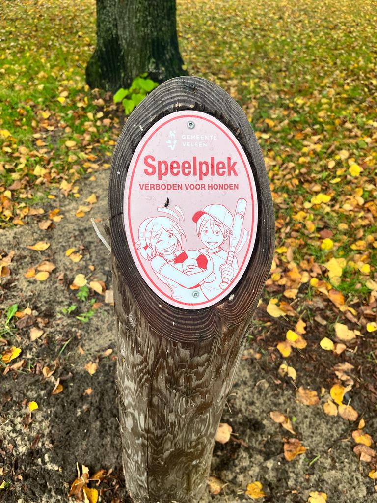 Duurzame paaltjes voor speelplekken in Velsen