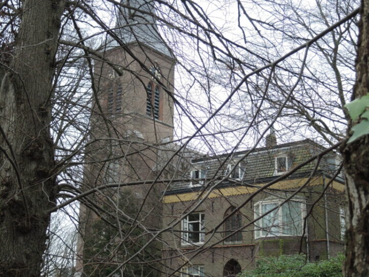 Engelmunduskerk Driehuis: bouw en opvang